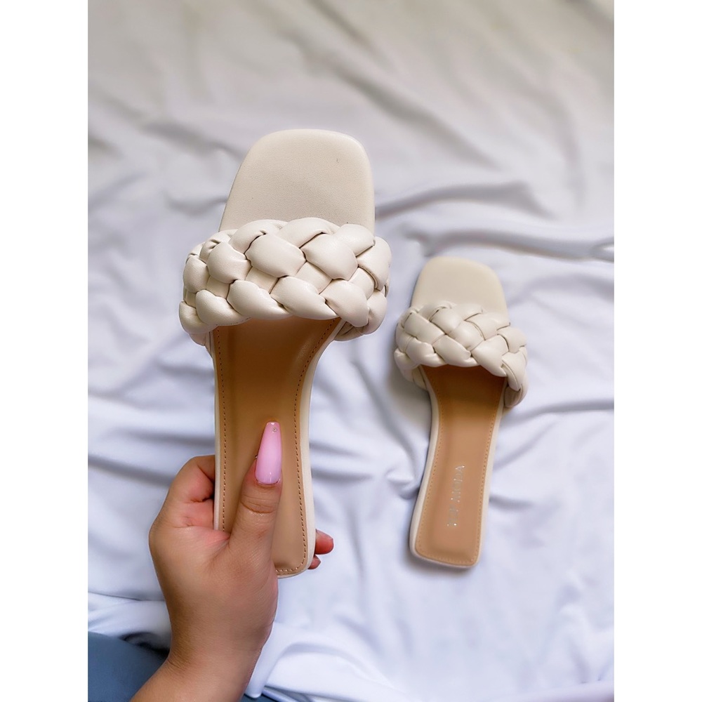 Sandals bundle size 5.5